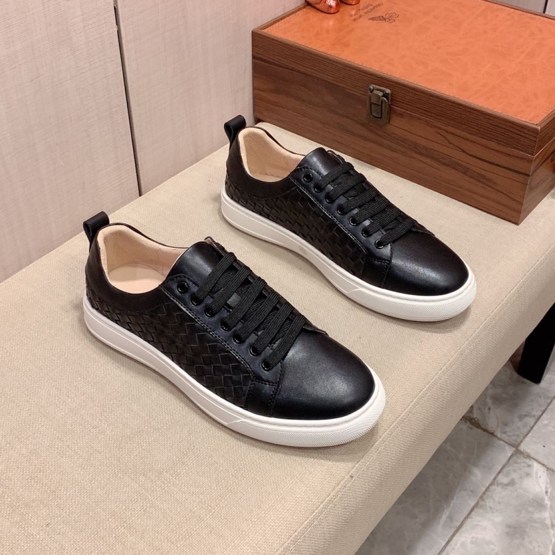 G*u*i casual shoes